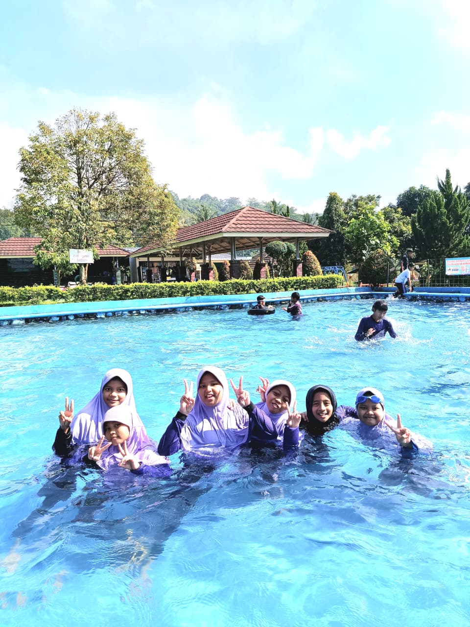 Outing Class SDIT Khoiro Ummah Purwokerto: Belajar Berenang Sambil Mengenal Satwa di Wisata Buken